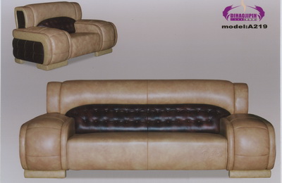 Sof de cuero color beige modelo 3D sobre el jefe