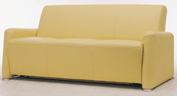 Ampliado tela suave color amarillo sobre el sof modelo 3D (incluyendo materiales)