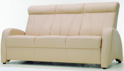 Ms de un sof beige casual modelo 3D