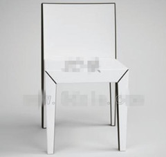 Moderna silla de respaldo blanco puro