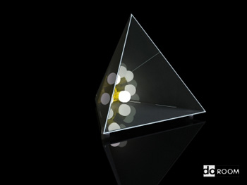 Modelo Iluminacin: Lmpara de mesa de plstico triangular artes
