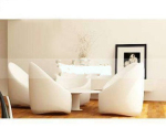 Sillas blancas combinan modelo