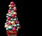 Una variedad de colores que consiste en pequeñas bolas del rbol de Navidad de modelo